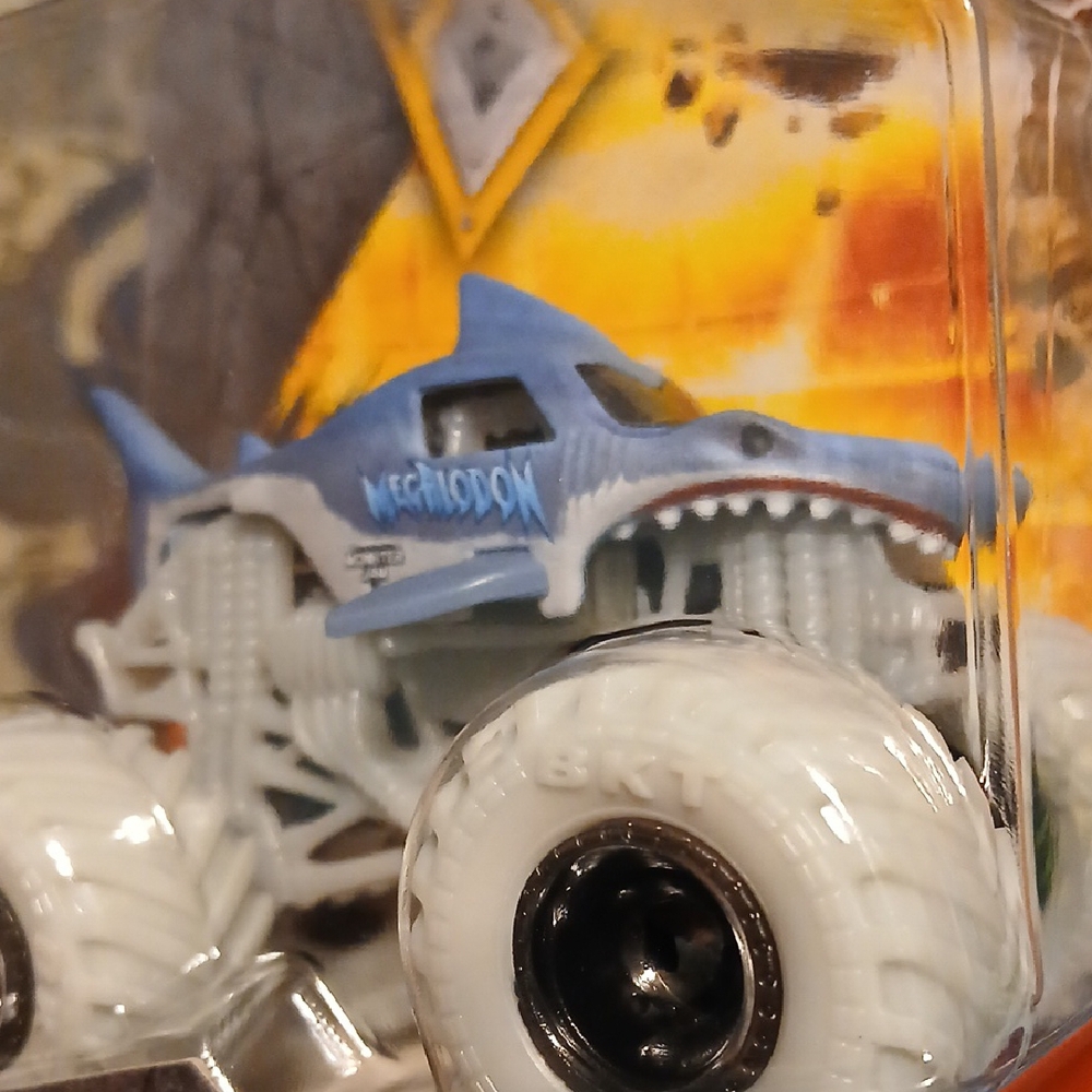 Megalodon  Series 01 Monster Truck - Blue and White